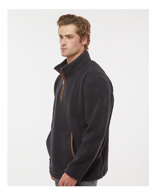 Men's Everest Fleece Quarter-Zip Pullover – On Model – Side