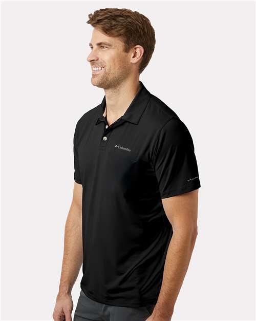 Men's Tech Trail™ Utility Polo – On Model – Side
