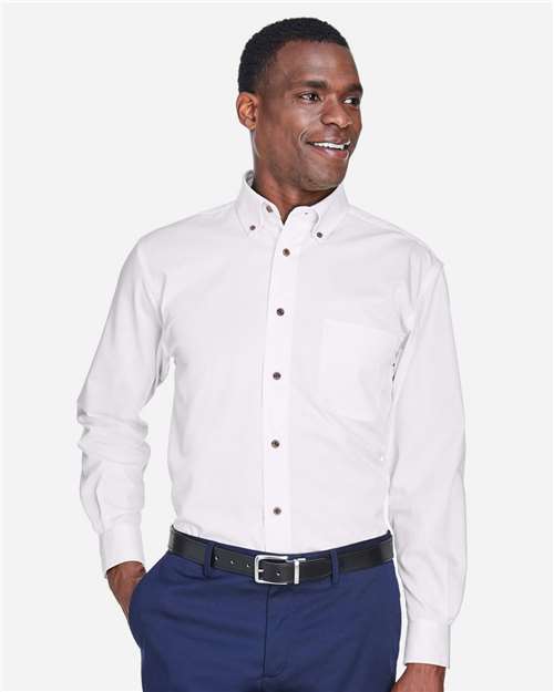 Harriton M500 Camisa de sarga de manga larga Easy Blend™ con quitamanchas Model Shot