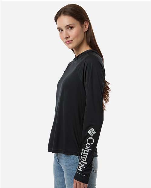 Women's PFG Tidal Tee™ Hooded Long Sleeve – On Model – Side