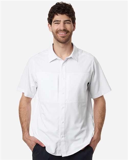 CORE365 CE520 Camisa de manga corta para personal UltraUVP Shoreline para hombre Model Shot