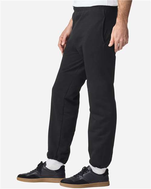 Unisex Heavy Blend™ Pocket Sweatpants – On Model – Side