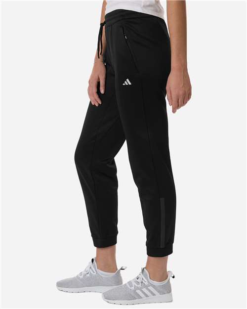 Women's Game & Go Fleece Sweatpants – On Model – Side