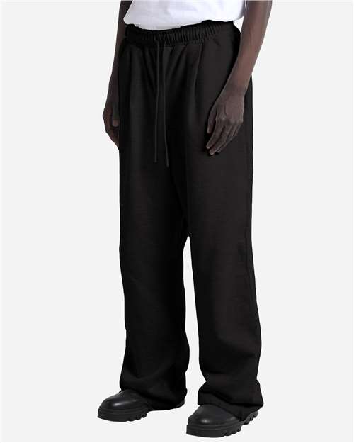 Unisex Garment-Dyed Pleated Fleece Pants – On Model – Side