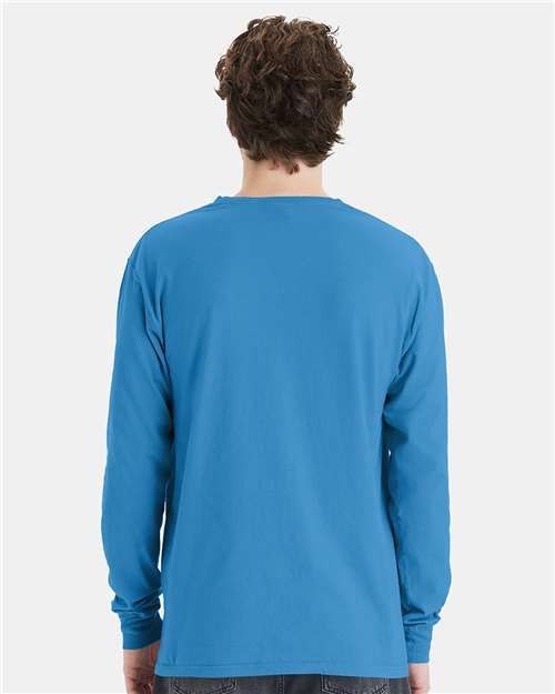 Unisex Garment-Dyed Long Sleeve T-Shirt With a Pocket