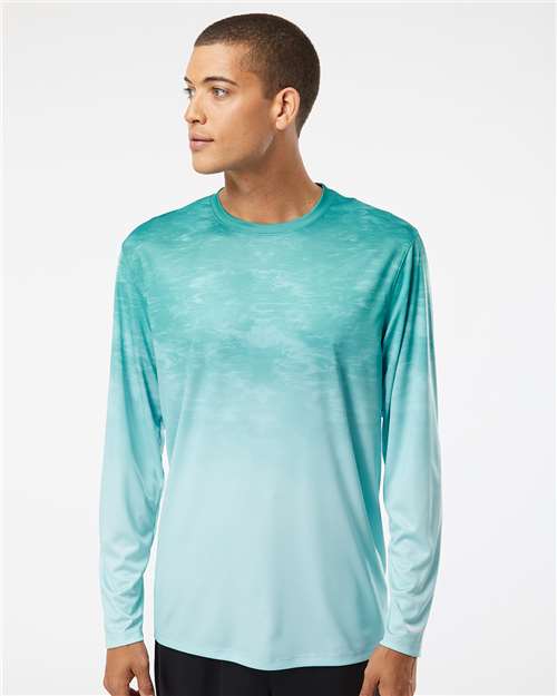 Paragon 229 Camiseta Montauk Oceanic Fade Performance Model Shot