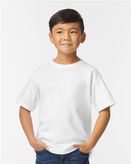 Gildan 65000B Camiseta de peso medio para jóvenes Softstyle® Model Shot