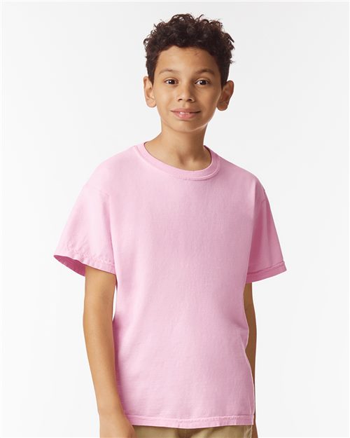 Comfort Colors 9018 Garment-Dyed Youth Midweight T-Shirt Model Shot