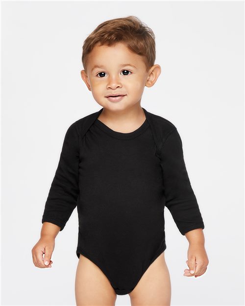 Rabbit Skins 4411 Infant Long Sleeve Baby Rib Bodysuit Model Shot