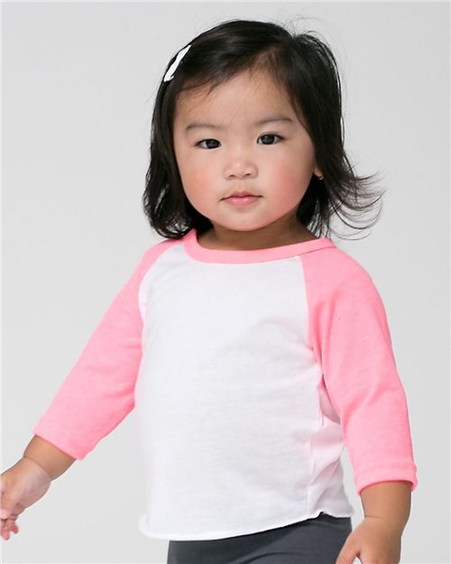 American Apparel BB053W Camiseta de raglán de manga tres cuartos de poliéster / algodón para bebés Model Shot
